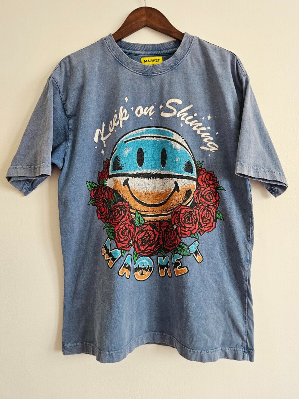 Market Smiley Face Keep on Shining T Shirt Tee L Large Blue Multi color Roses